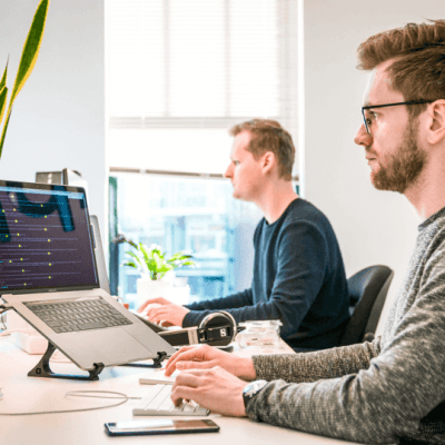 Equipe da AW3S trabalhando em projetos de sites